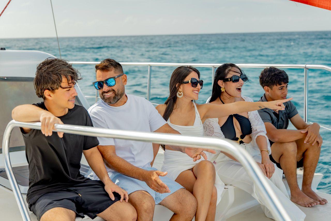 Aruba: Sail & Snorkel with Turtles at WW2 Shipwreck with BBQ