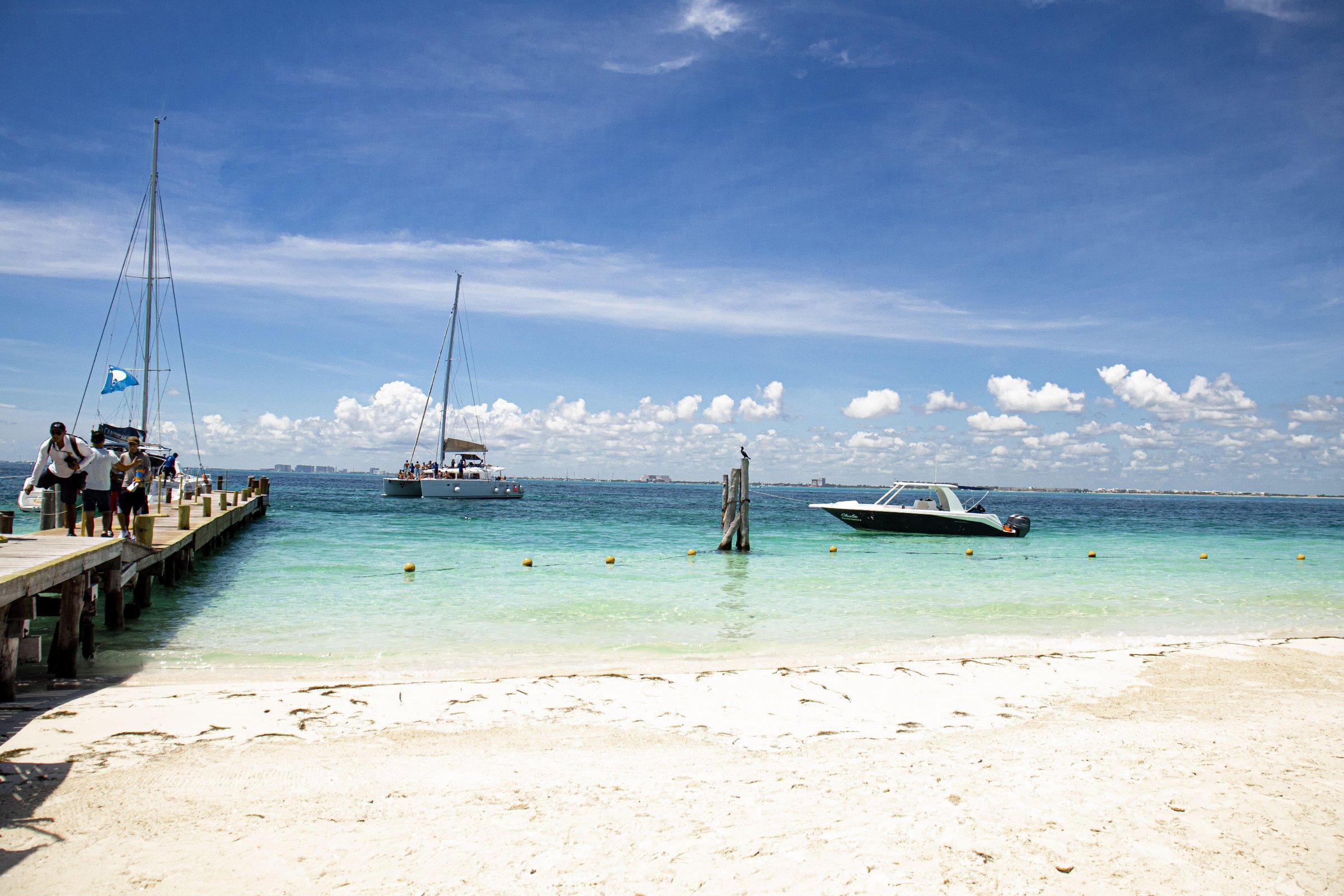 Isla Mujeres: Catamaran with Open Bar, Snorkeling and Lunch