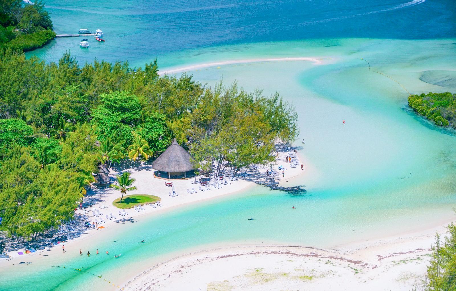 Mauritius: Catamaran Cruise to Ile Aux Cerfs with BBQ Lunch