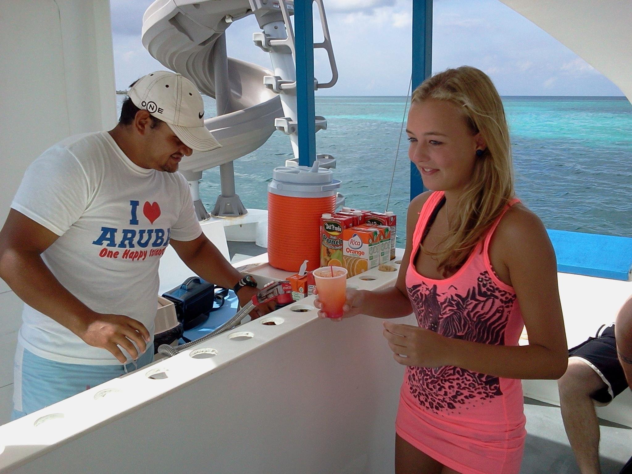 Noord: Dolphin Sunset Adventure Catamaran Cruise