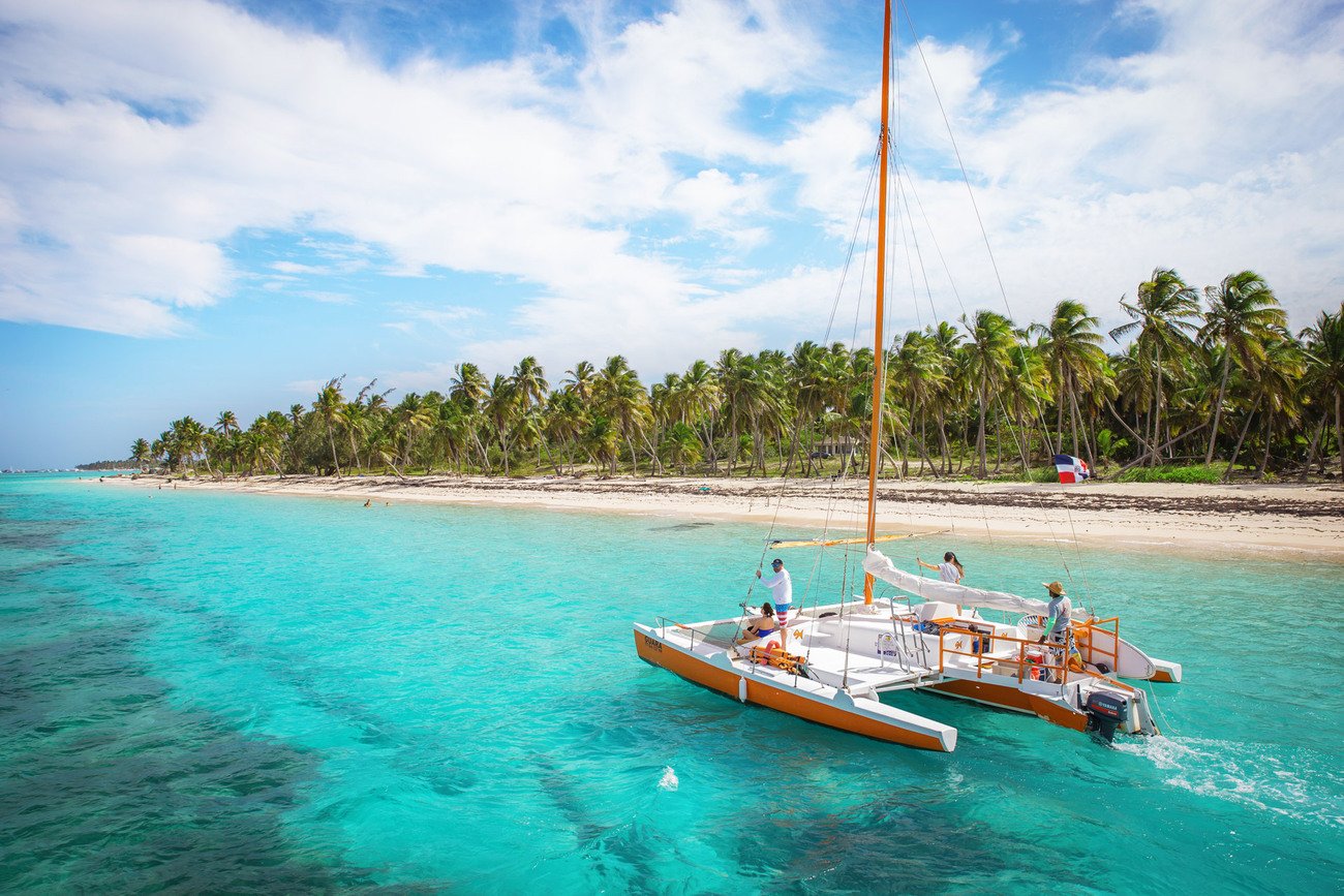 Punta Cana: Catamaran Tour with Food, Drinks, and Snorkeling