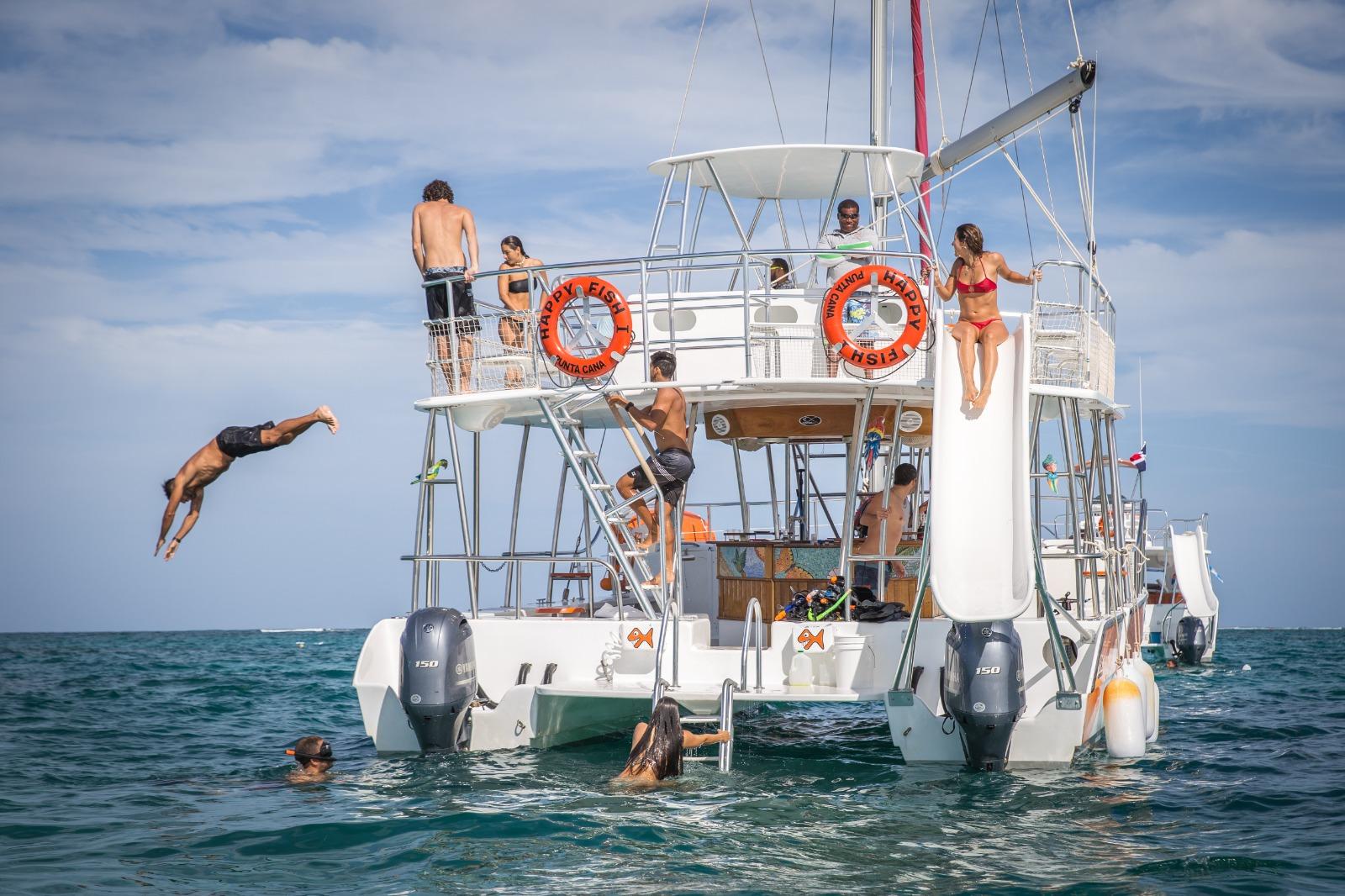 Punta Cana: Catamaran Tour with Food, Drinks, and Snorkeling