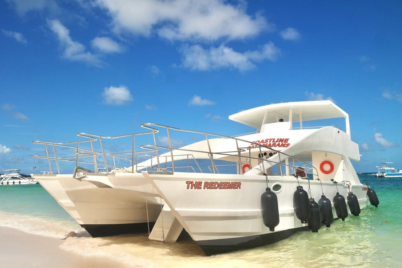 Punta Cana: Catamaran Tour with Reef Snorkeling and Open Bar