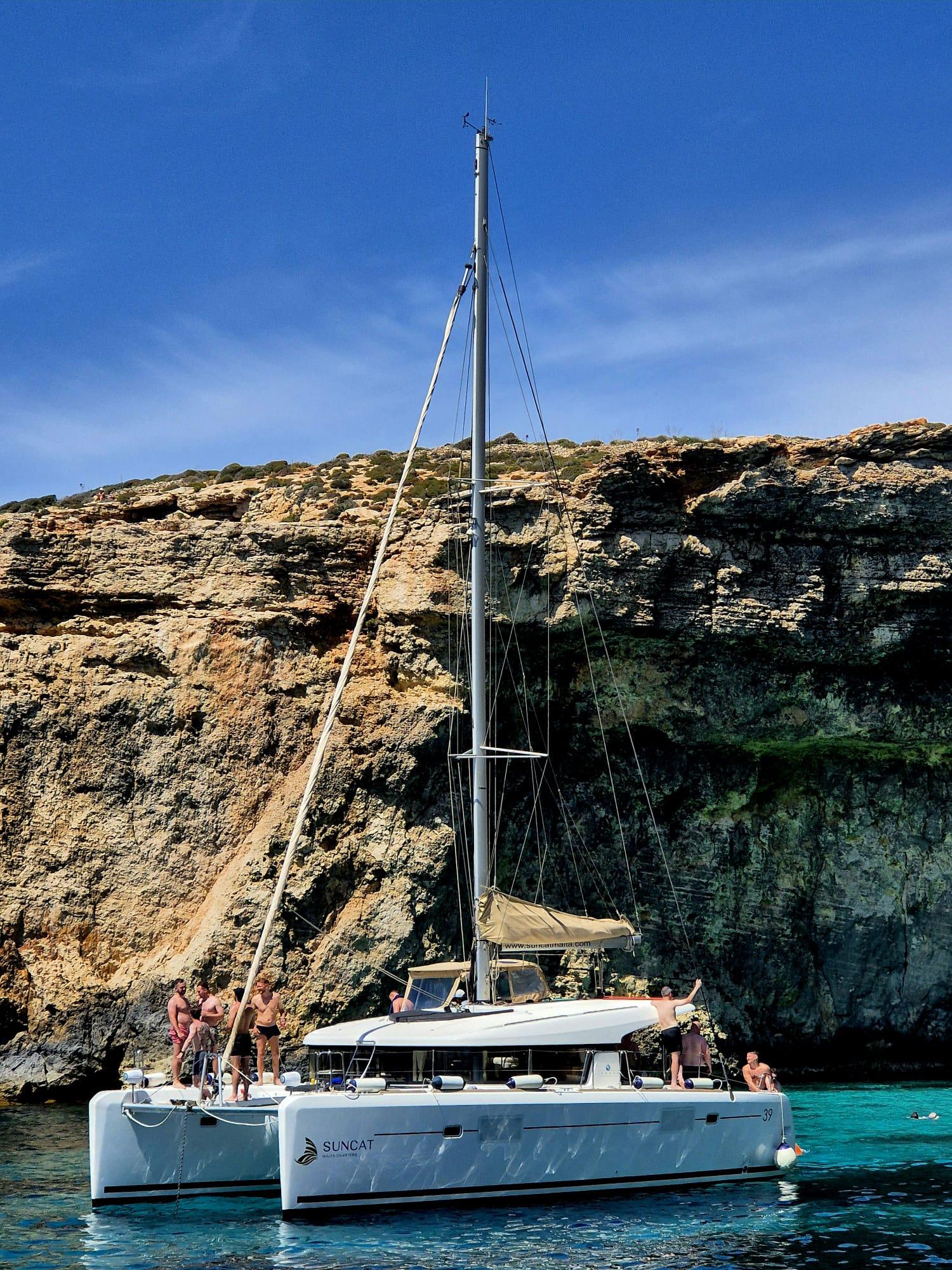 St. Paul's Bay: Half-Day Scenic Catamaran Tour with Drinks